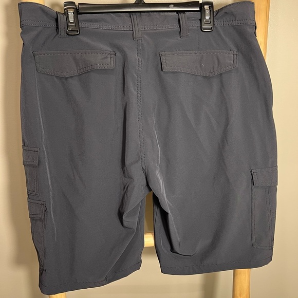 ✨36 Iron Co hybrid outdoor Gray Cargo Shorts - Picture 2 of 11